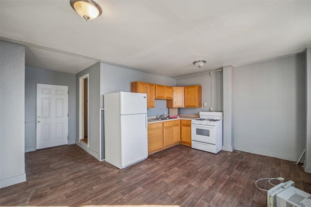 102 S Main Street, Leon, IA 50144