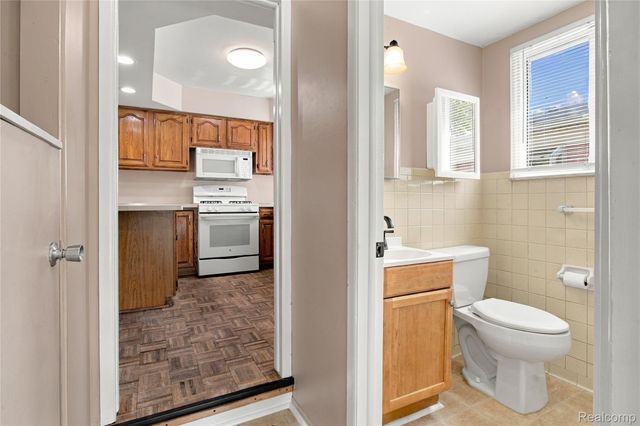 33642 Colfax Drive, Sterling Heights, MI 48310