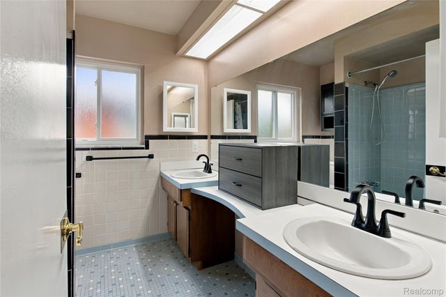 33642 Colfax Drive, Sterling Heights, MI 48310
