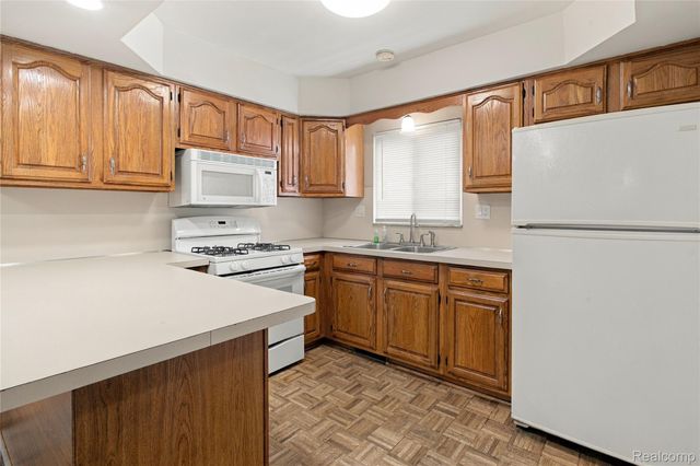 33642 Colfax Drive, Sterling Heights, MI 48310