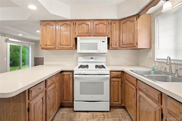 33642 Colfax Drive, Sterling Heights, MI 48310