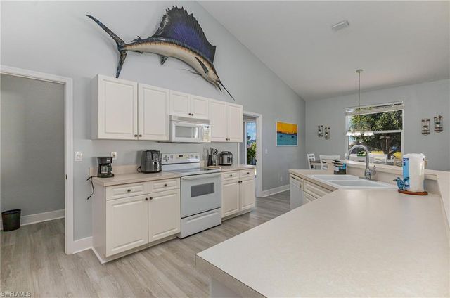 532 W Archer PKWY, Cape Coral, FL 33904