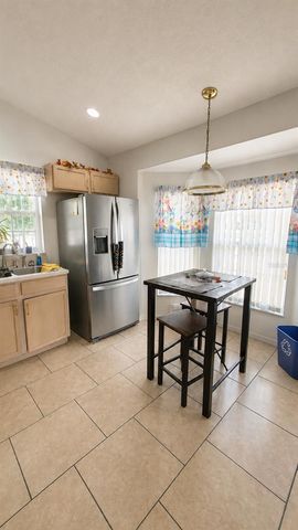 121 S ROMA WAY, Kissimmee, FL 34746