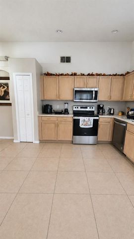 121 S ROMA WAY, Kissimmee, FL 34746