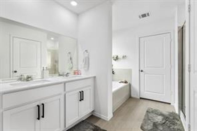 211 Camargue DR, Hutto, TX 78634