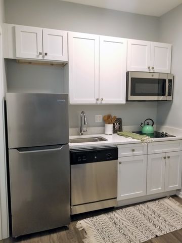 5240 N Winthrop Avenue 310, Chicago, IL 60640