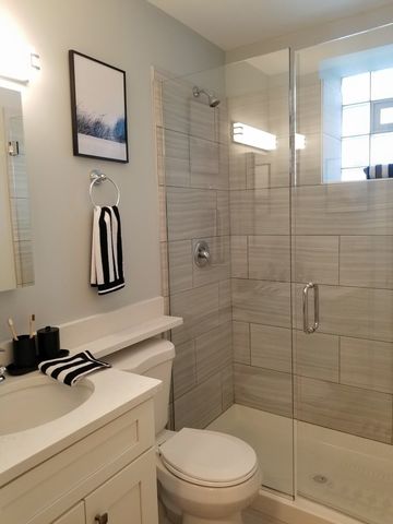 5240 N Winthrop Avenue 310, Chicago, IL 60640