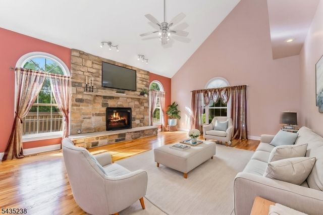 413 N Prospect St, Lopatcong Twp., NJ 08865
