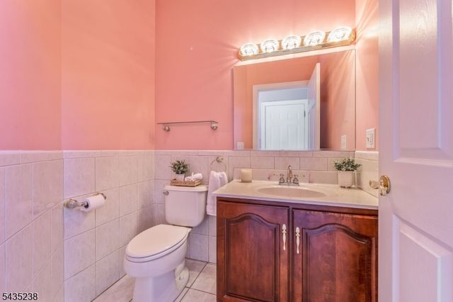 413 N Prospect St, Lopatcong Twp., NJ 08865