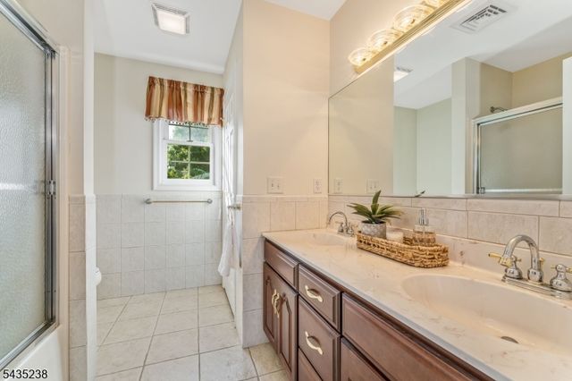 413 N Prospect St, Lopatcong Twp., NJ 08865
