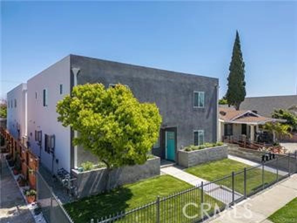 6828 Miramonte Boulevard A, Los Angeles, CA 90001