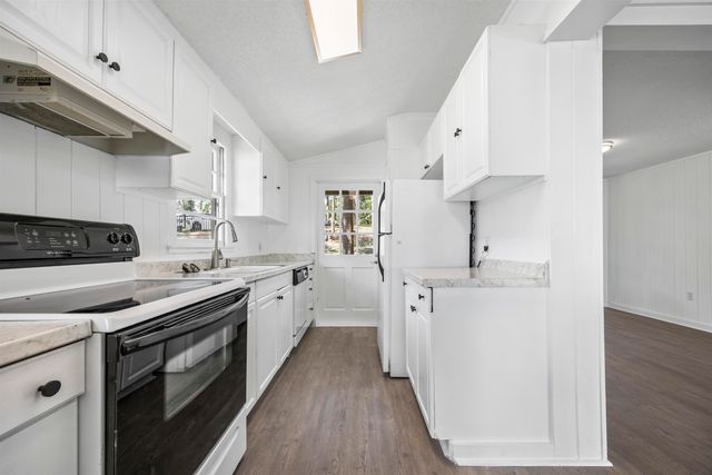 1055 NE Cherry Lake Circle, Madison, FL 32340