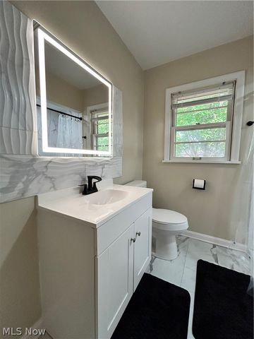 443 Lansing Road, Akron, OH 44312