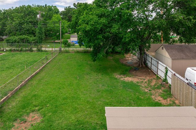 815 W Hull Street, Denison, TX 75020