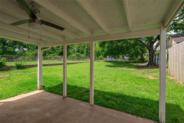 815 W Hull Street, Denison, TX 75020