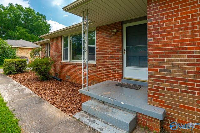 4019 McClain Lane NW, Huntsville, AL 35810