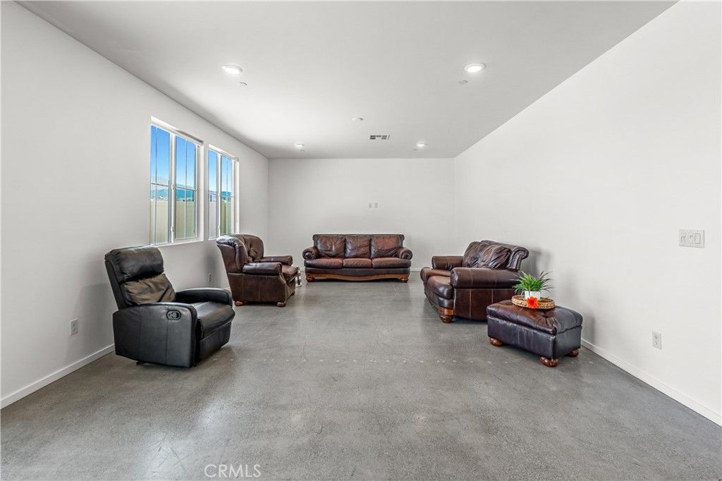 Image 6 of property listing at 1100 Little Leaf, Calimesa, CA 92320
