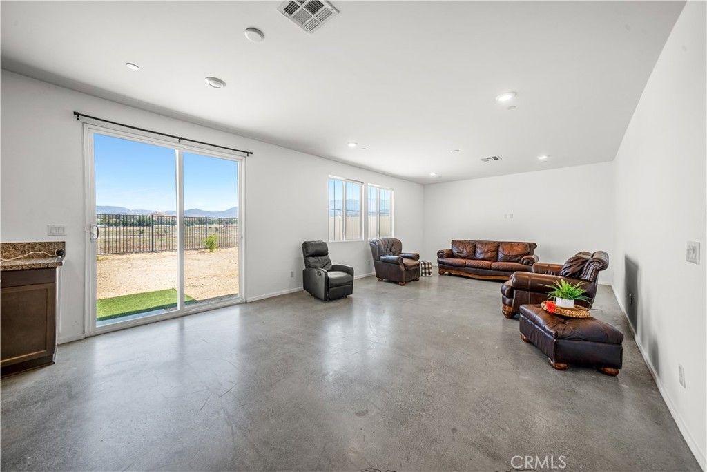 Image 7 of property listing at 1100 Little Leaf, Calimesa, CA 92320