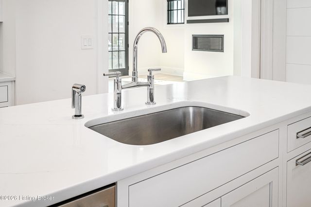 10934 Monkshood Dr, Prospect, KY 40059