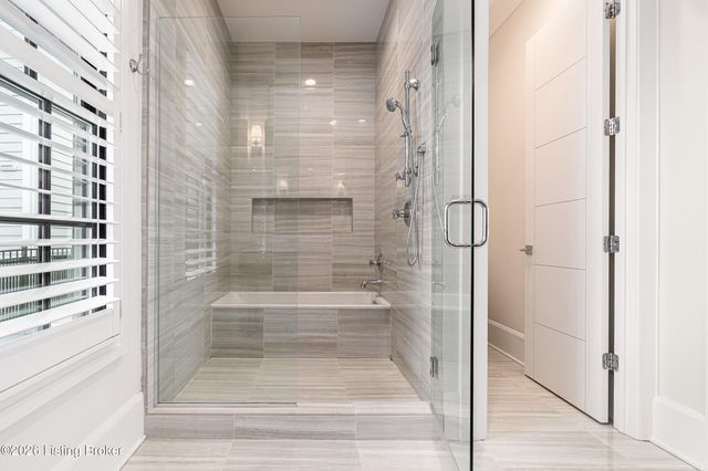 10934 Monkshood Dr, Prospect, KY 40059