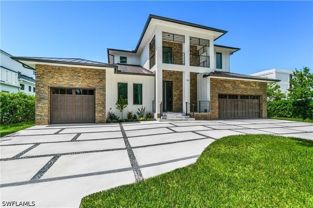 135 7th ST N, Naples, FL 34102