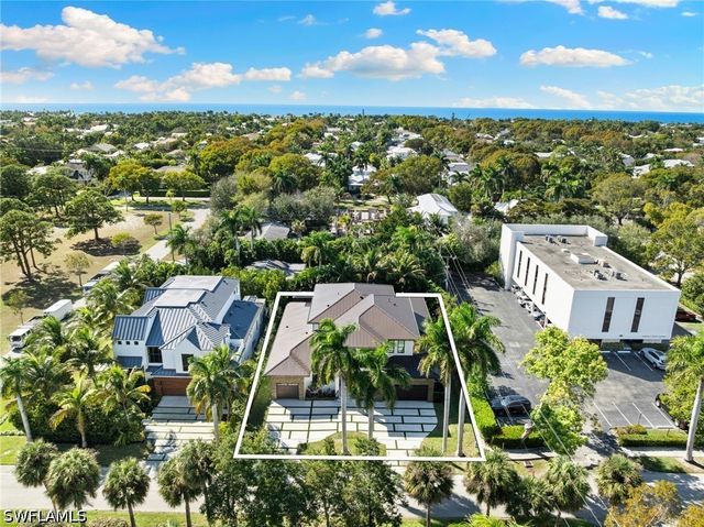135 7th ST N, Naples, FL 34102