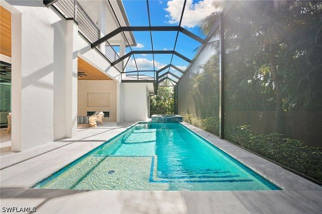 135 7th ST N, Naples, FL 34102