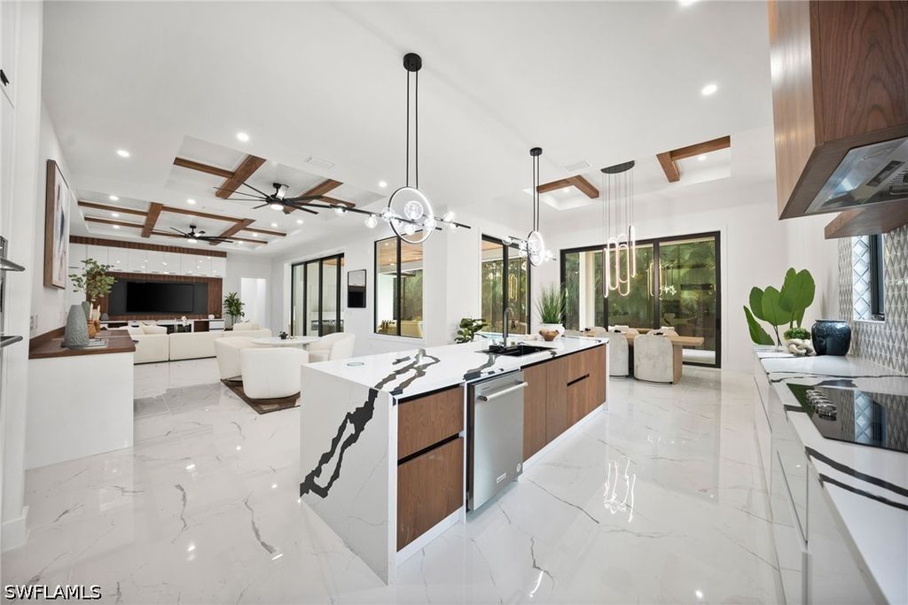 135 7th ST N, Naples, FL 34102