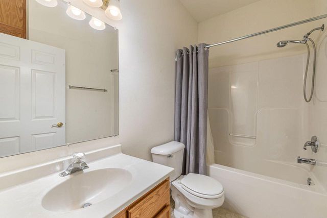 2252 W Vista Bella DRIVE, Oak Creek, WI 53154