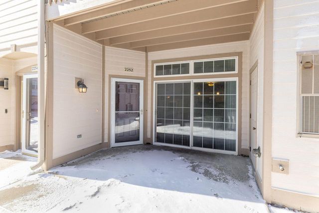 2252 W Vista Bella DRIVE, Oak Creek, WI 53154