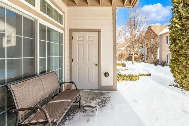 2252 W Vista Bella DRIVE, Oak Creek, WI 53154