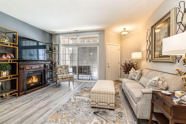 2252 W Vista Bella DRIVE, Oak Creek, WI 53154