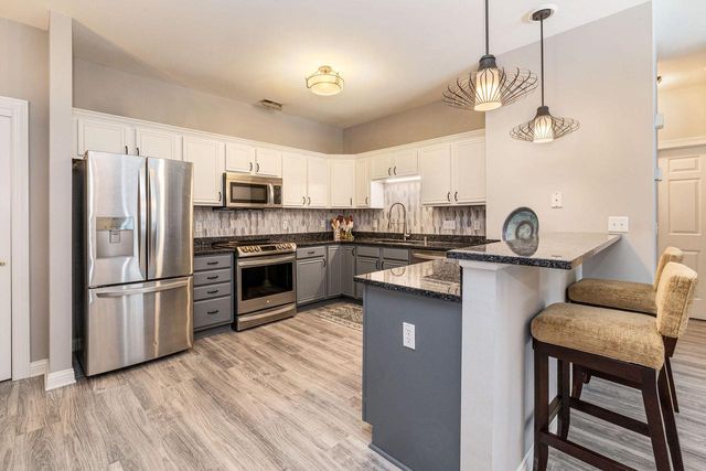 2252 W Vista Bella DRIVE, Oak Creek, WI 53154