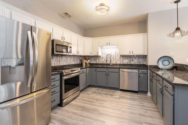 2252 W Vista Bella DRIVE, Oak Creek, WI 53154