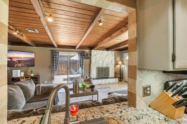 10020 Pino Dr, Lakeside, CA 92040