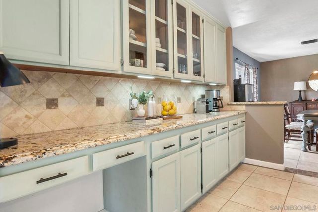 10020 Pino Dr, Lakeside, CA 92040