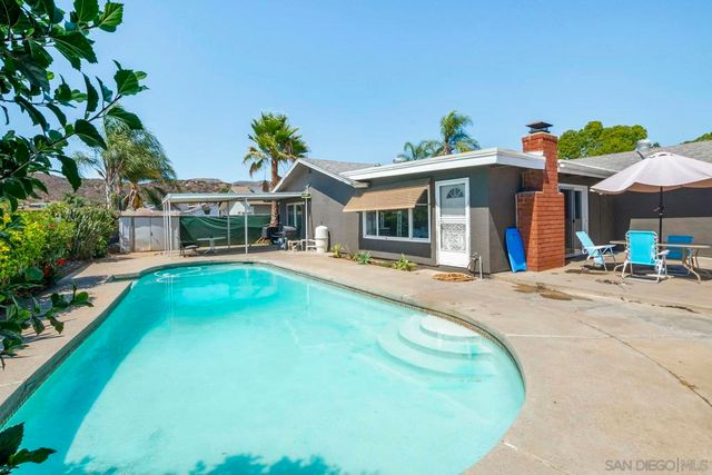10020 Pino Dr, Lakeside, CA 92040