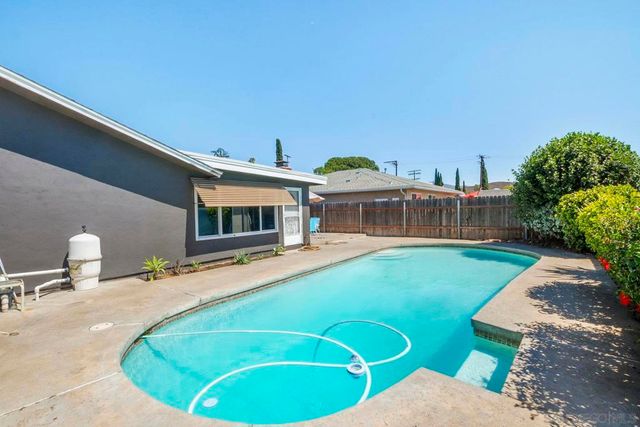 10020 Pino Dr, Lakeside, CA 92040