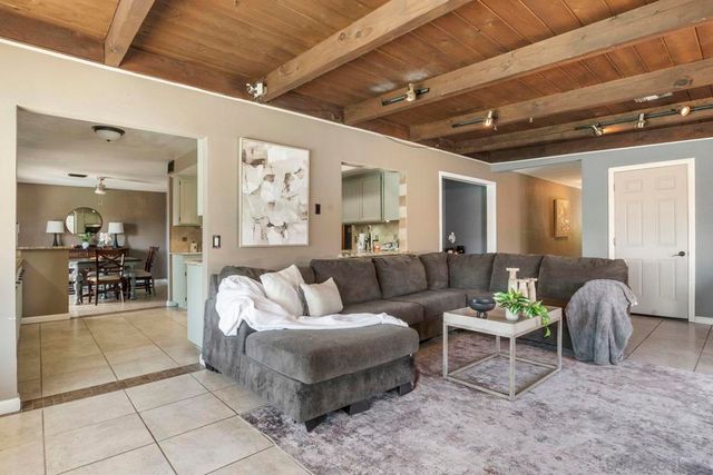 10020 Pino Dr, Lakeside, CA 92040