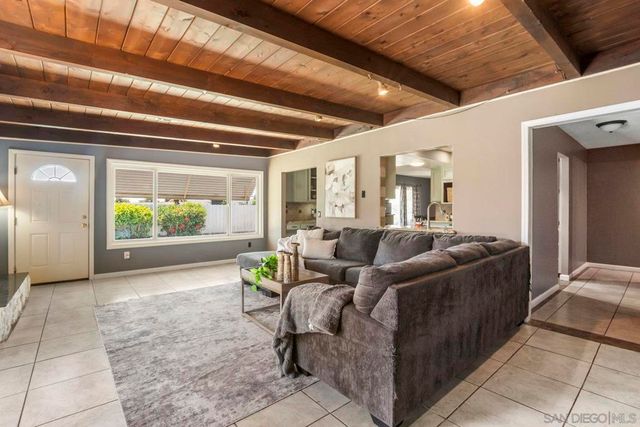 10020 Pino Dr, Lakeside, CA 92040