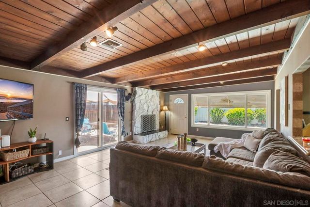 10020 Pino Dr, Lakeside, CA 92040