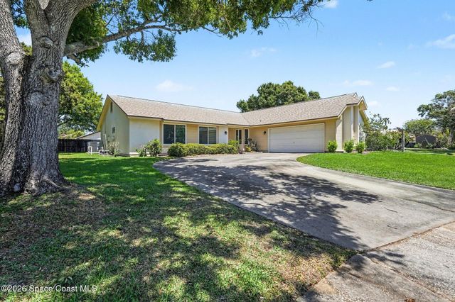 1335 Golf Vista Court NE, Palm Bay, FL 32905