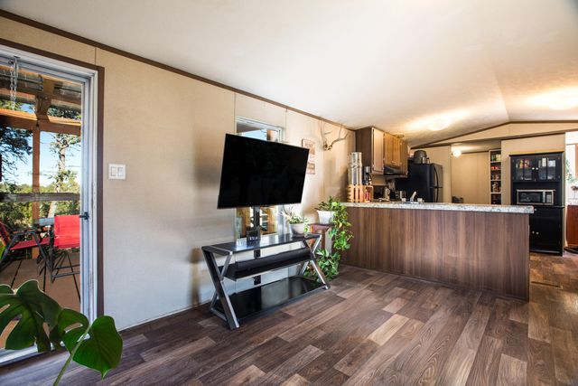 147 McComb Road, Edgewood, NM 87015