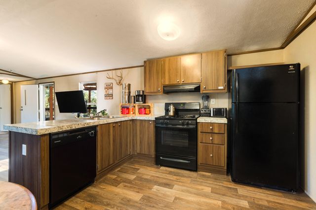 147 McComb Road, Edgewood, NM 87015