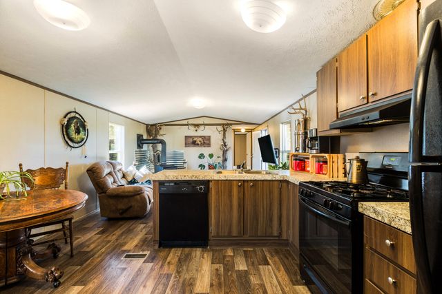 147 McComb Road, Edgewood, NM 87015