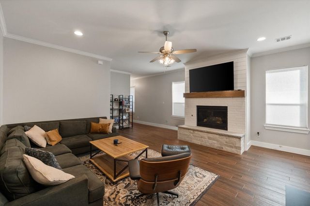 209 W Dallas Street, Mansfield, TX 76063