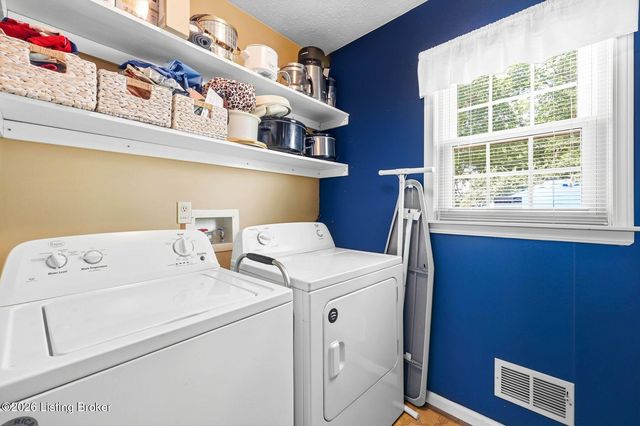 8505 Michael Edward Dr, Louisville, KY 40291