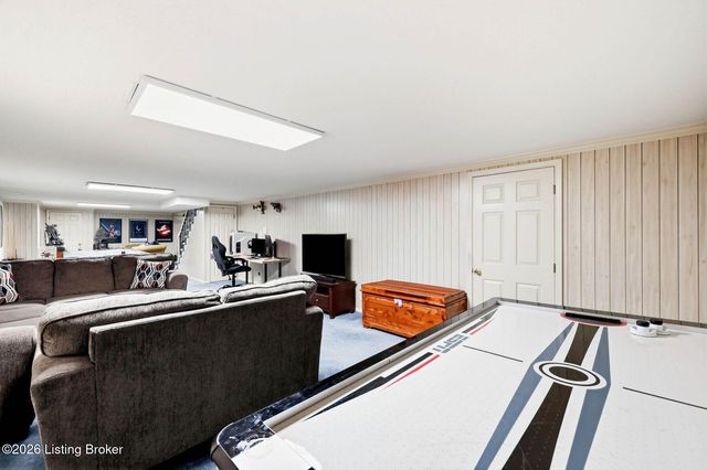 8505 Michael Edward Dr, Louisville, KY 40291