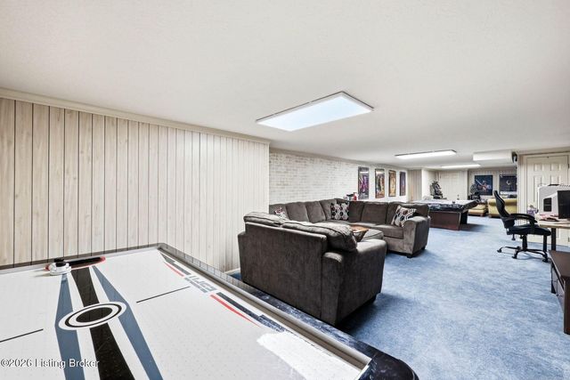 8505 Michael Edward Dr, Louisville, KY 40291