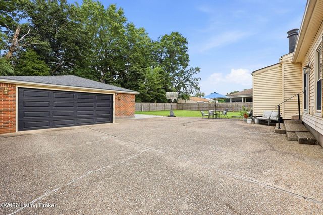 8505 Michael Edward Dr, Louisville, KY 40291